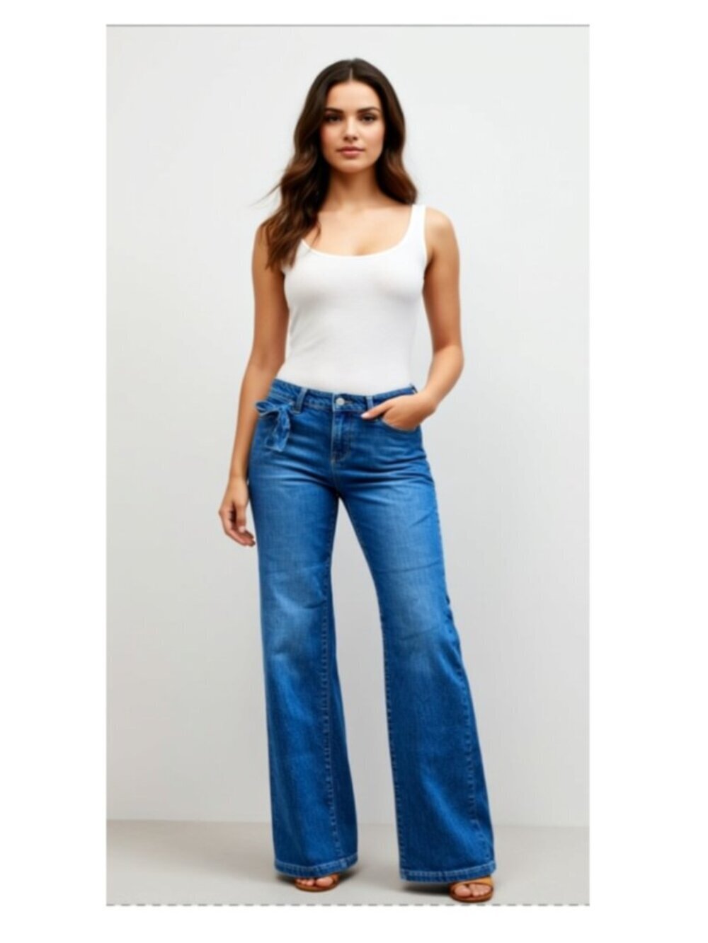 Women's Levi's mid-rise Size 4 Long (WJLMR1)